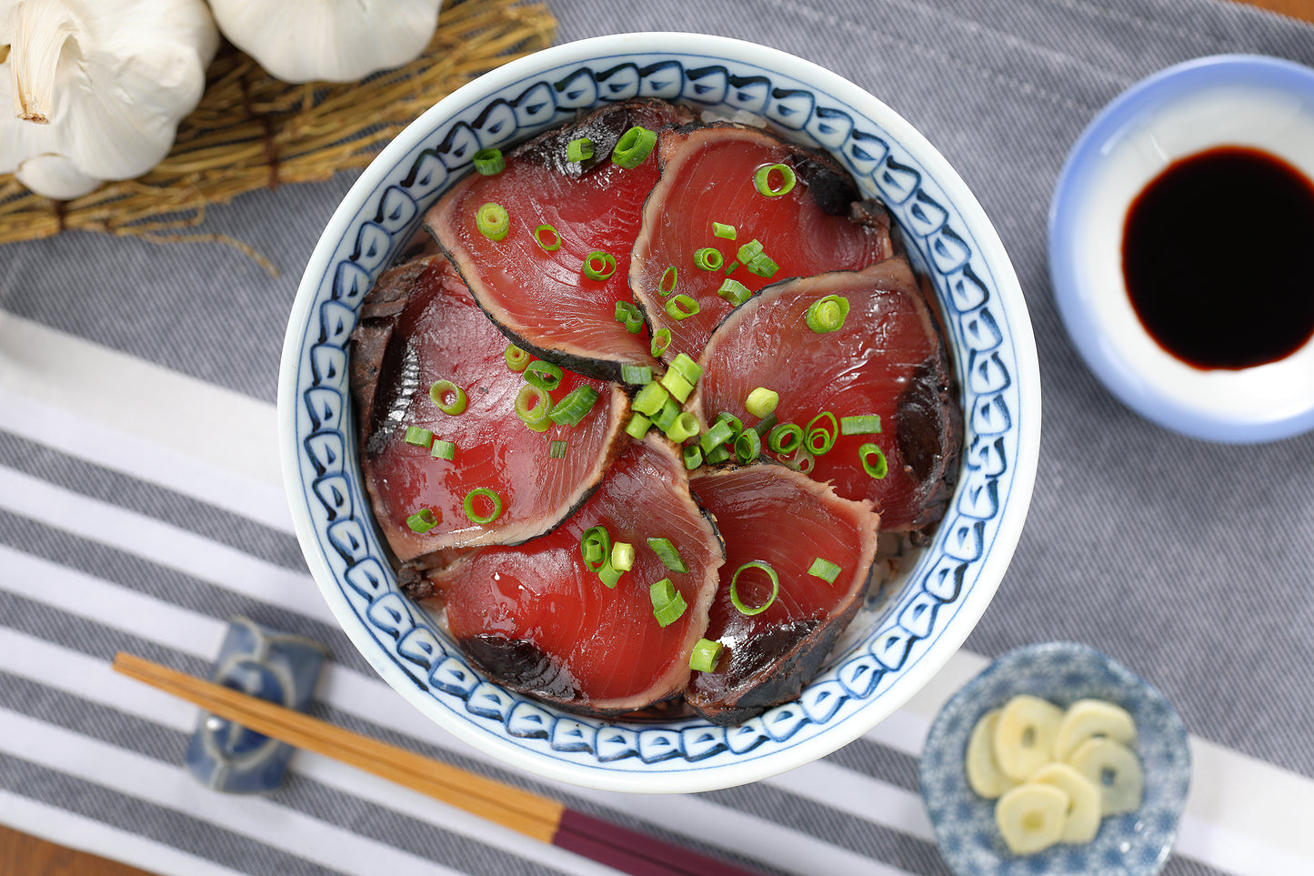 Straw-grilled bonito tataki rice bowl