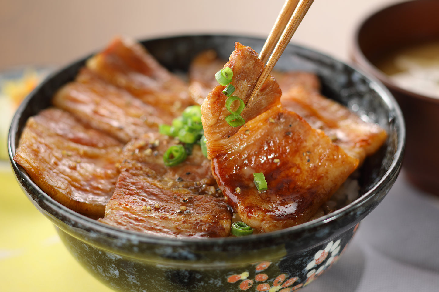 厚切りカルビ十勝豚丼