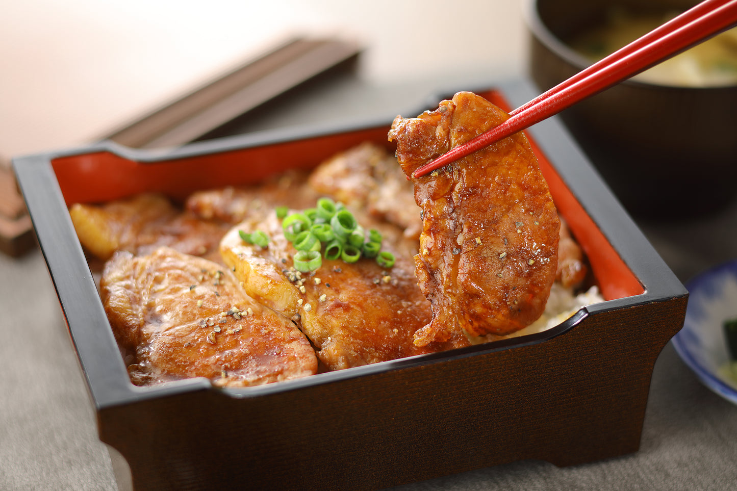 厚切りロース十勝豚丼