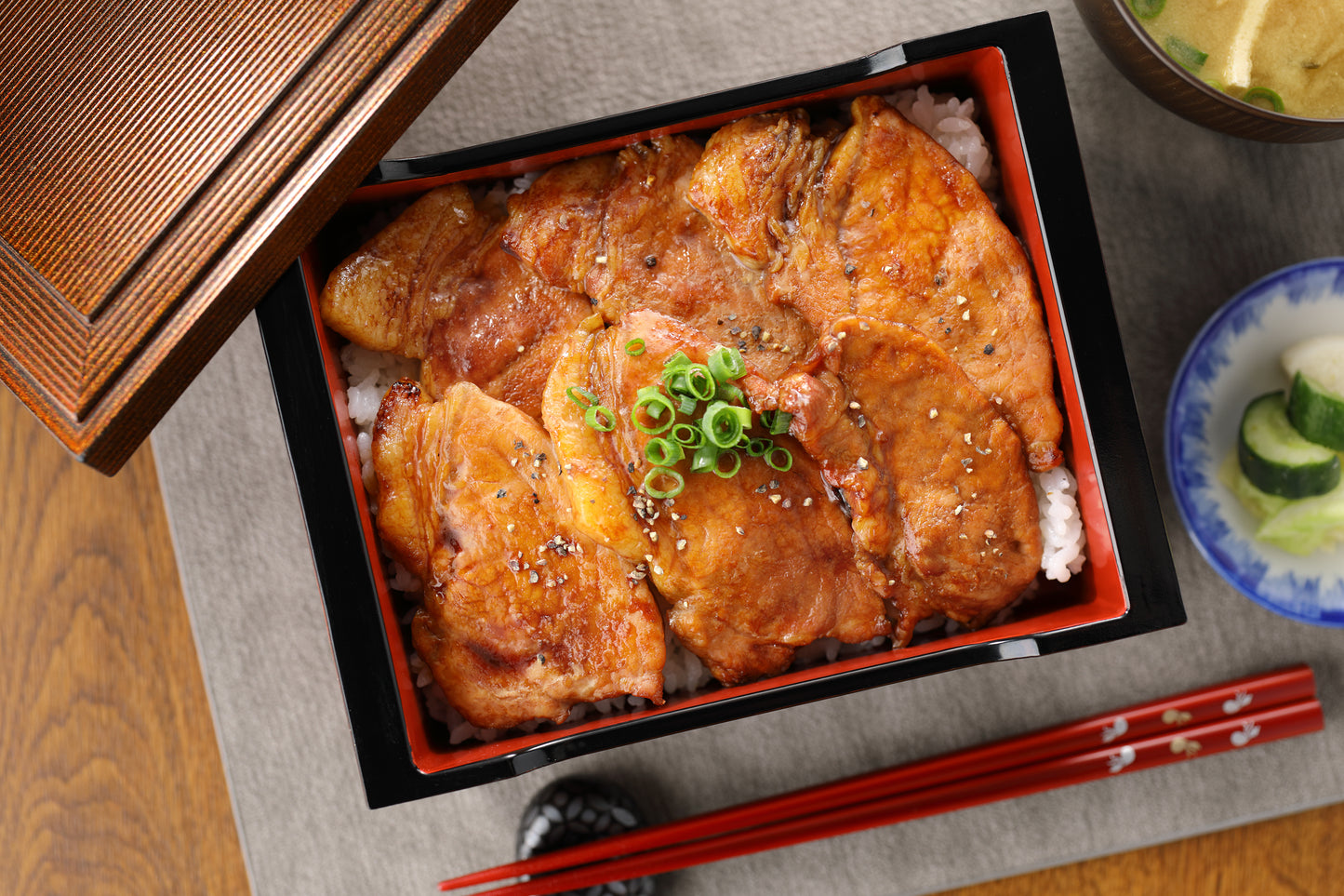 厚切りロース十勝豚丼