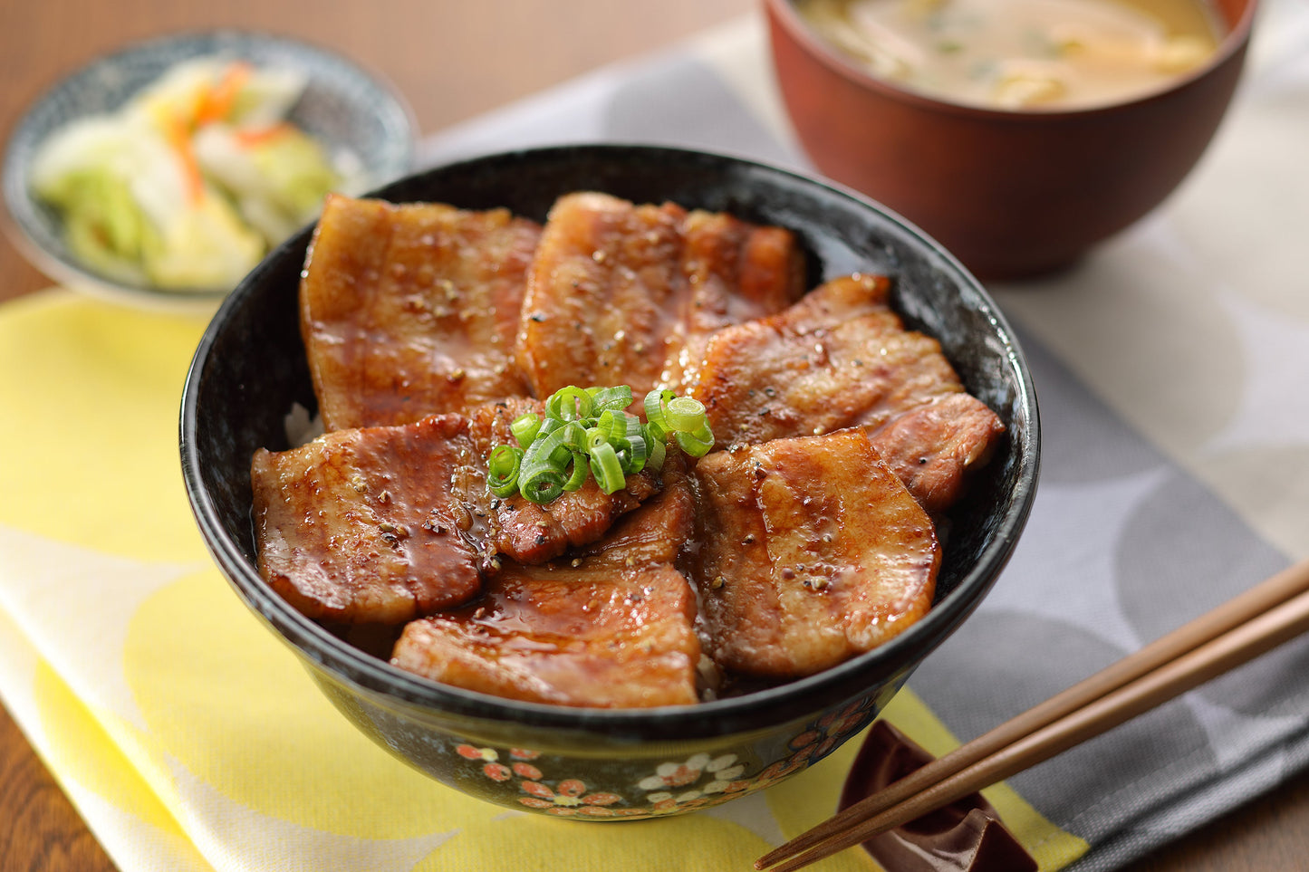 厚切りカルビ十勝豚丼