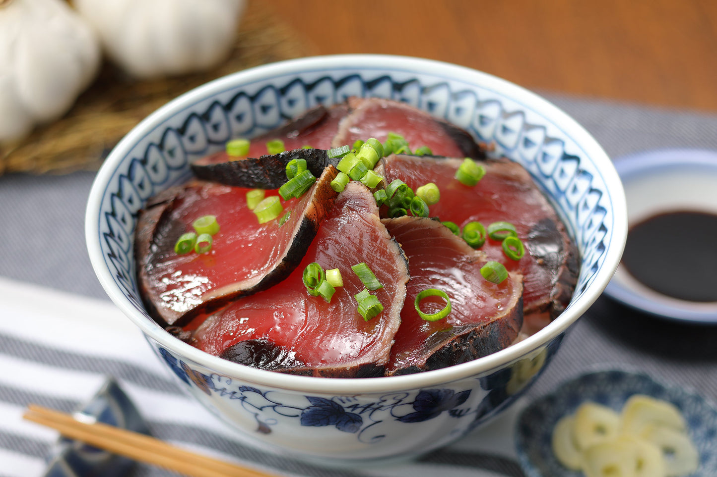 Straw-grilled bonito tataki rice bowl